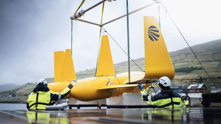 1 Underwater kite is able to harness the oceans power for sustainable energy 4